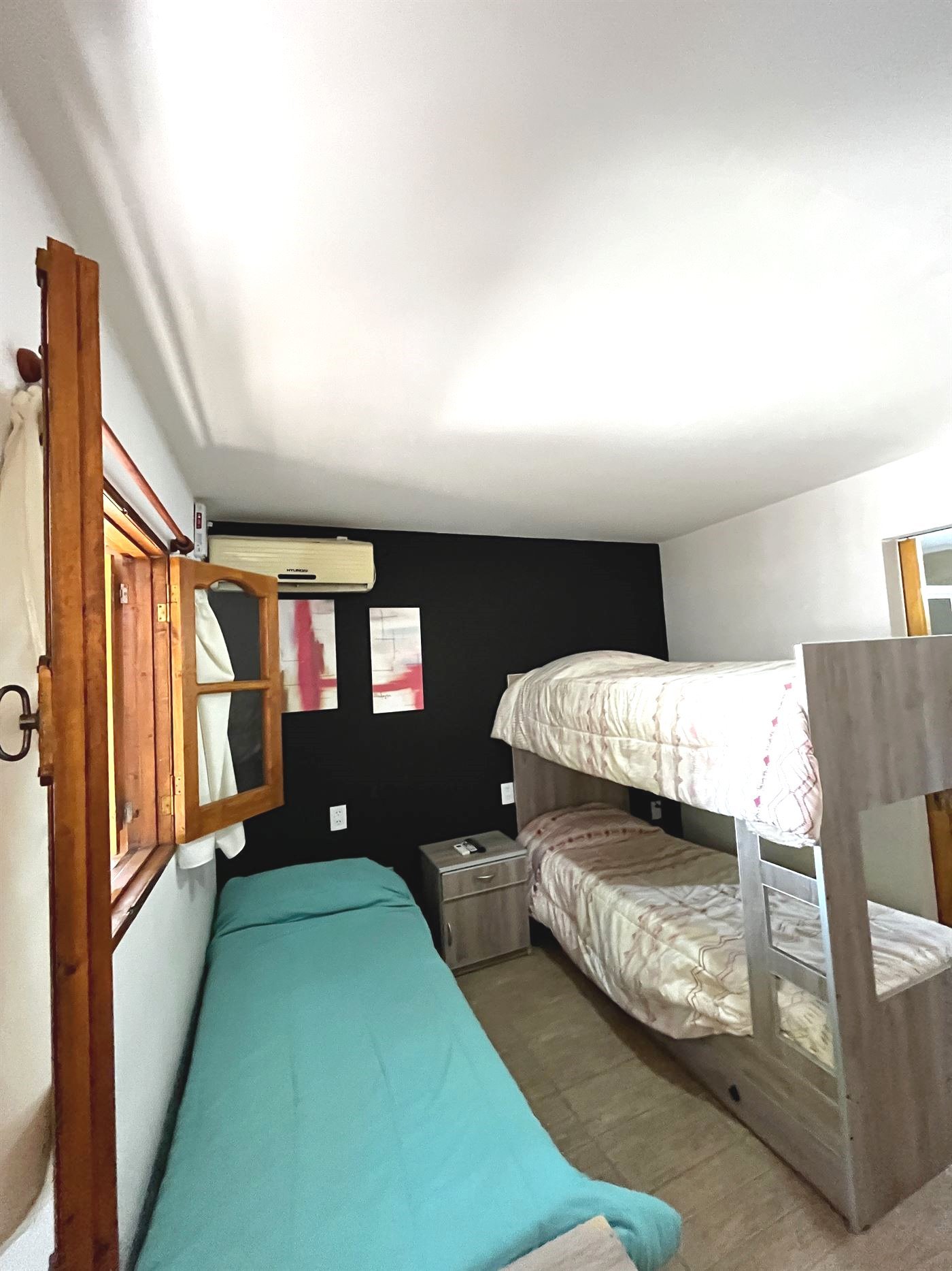 Habitación triple con cuchetas