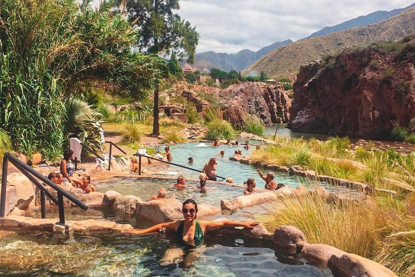 Piletas termales de Cacheuta sobre el río Mendoza
